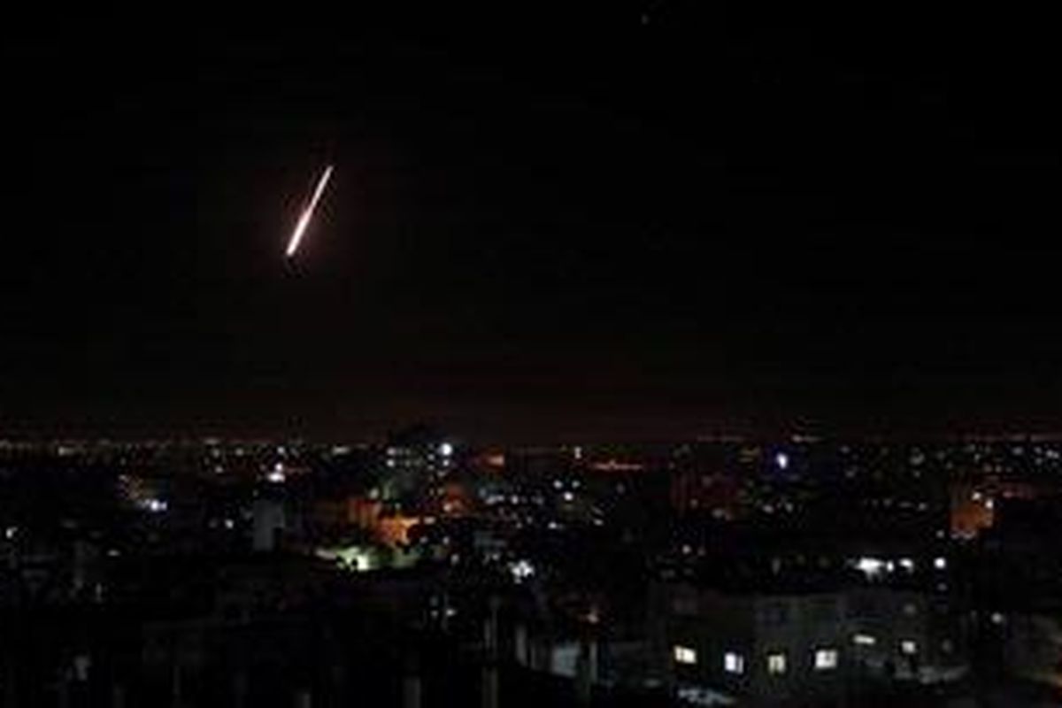 Sebuah rocket ditembakkan kelompok Hamas ke wilayah Israel. Akhir-akhir ini situasi di Israel dan Palestina tak kondusif. Pertandingan Liga Europa antara Hamoel Kyriat lawan Athletic Bilbao pun ditunda.