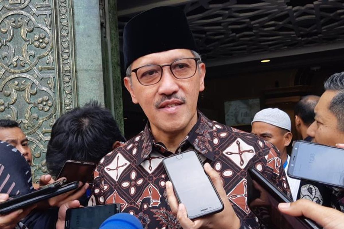 Deputi Gubernur Bank Indonesia (BI) Dody Budi Waluyo  ketika memberikan keterangan kepada awak media di Kompleks BI, Jakarta, Jumat (28/6/2019).