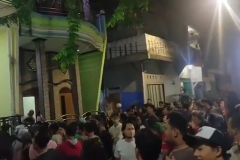 Viral, Video Warga Berkerumun Kepung Sepasang Pencuri di Cengkareng