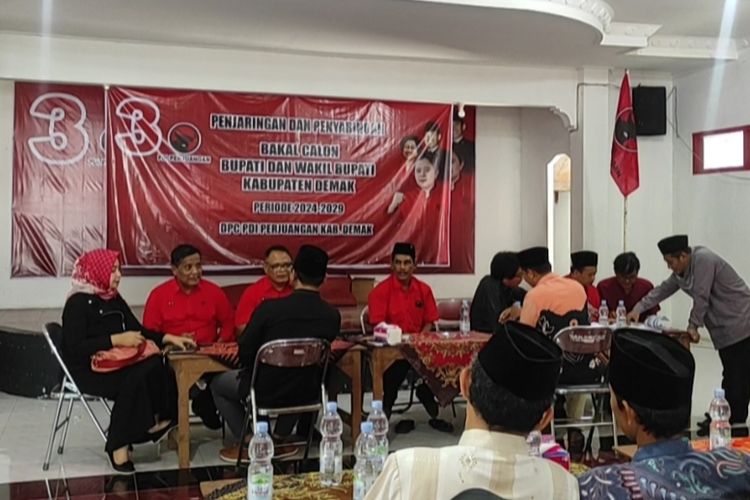 Suasana kantor DPC PDI-P Kabupaten Demak saat menerima pendaftaran bakal calon bupati dan wakil bupati Demak, Senin (13/5/2024). 