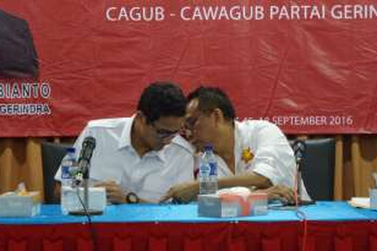 Bakal calon gubernur DKI Jakarta Sandiaga Uno saat berbincang dengan Ketua DPD Gerindra DKI Jakarta Mohama Taufik di acara konsolidasi Partai Gerindra, Minggu (18/9/2016).