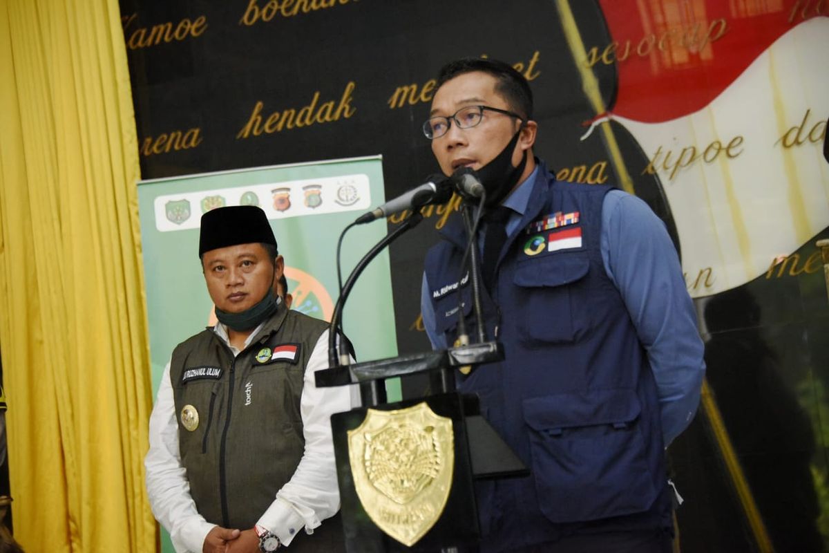 Gubernur Jawa Barat Ridwan Kamil bersama Wakil Gubernur Jawa Barat Uu Ruzhanul Ulum