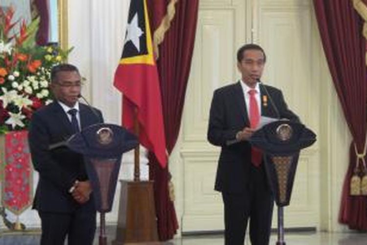 Presiden Joko Widodo dan Perdana Menteri Timor Leste Rui Maria de Araujo saat memberi pernyataan bersama di Istana Merdeka, Rabu (26/8/2015).