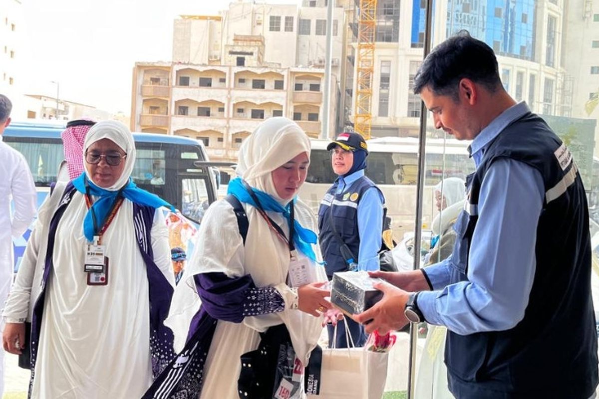 Jemaah haji 1446 Hijriah yang datang dari Indonesia, pada hari pertama Gelombang II, Sabtu (17/5/2025)