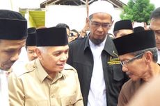 Hatta Berziarah ke Makam Pendiri Ponpes Tertua di Sukabumi