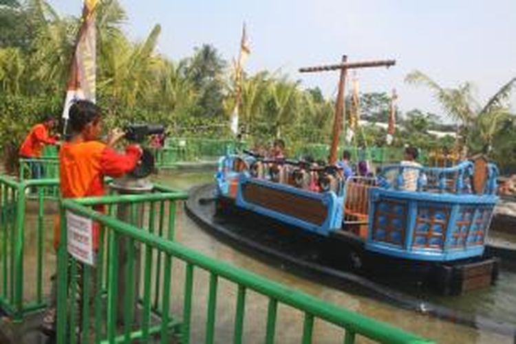 Wahana Boat Blaster di JungleLand Adventure Themar Park, Sentul.