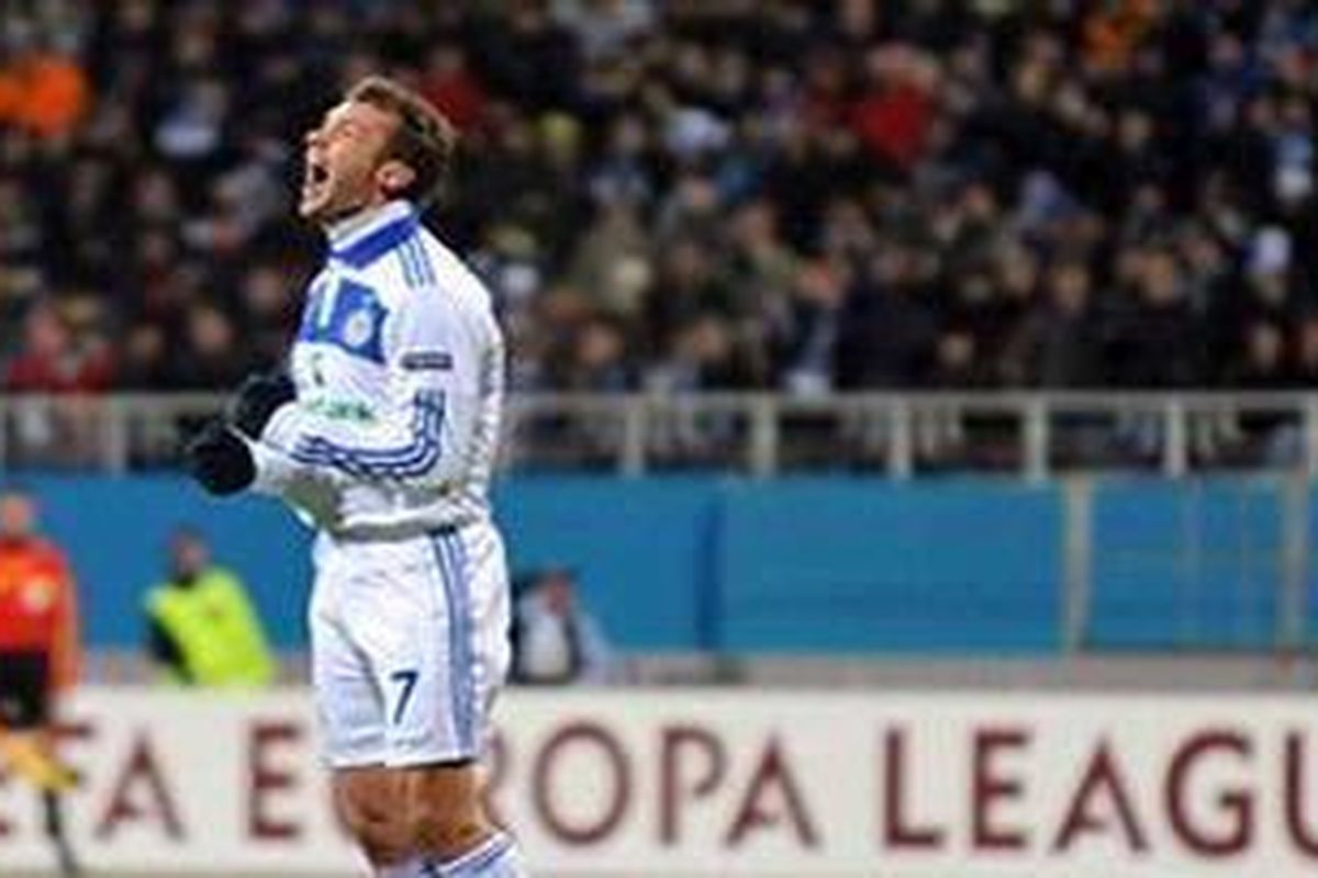 Ekspresi striker Dinamo Kiev, Andriy Shevchenko, seusai mencetak gol ke gawang Manchester City, Jumat (11/3/2011) dini hari WIB. 