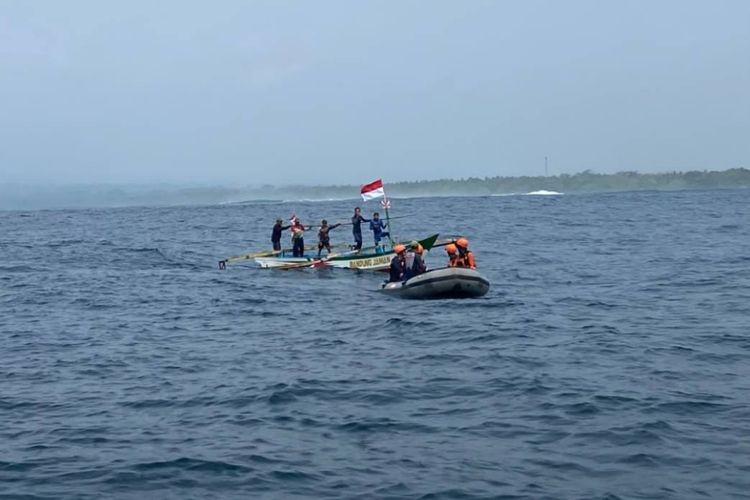 Perahu Nelayan Terbalik di Perairan Pesisir Barat Lampung, Sahroni Hilang Saat Melaut