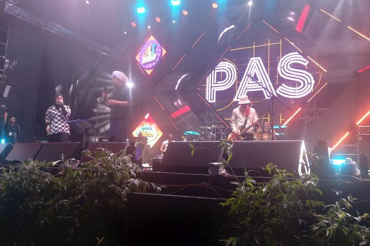 Konser pembuka jakarta lebaran fair 2024 oleh PAS Band pada Rabu (3/4/2024).