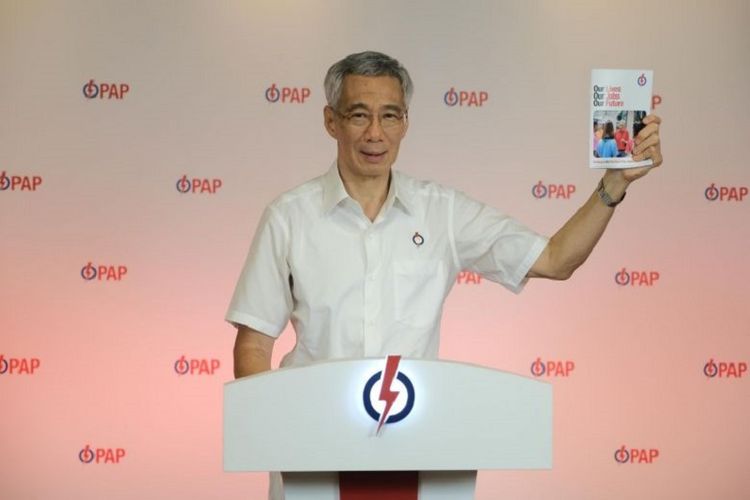Perdana Menteri Singapura Lee Hsien Loong menyampaikan manifesto Partai Aksi Rakyat (PAP) untuk pemilihan umum (pemilu) 2020 yang akan digelar Jumat, 10 Juli mendatang