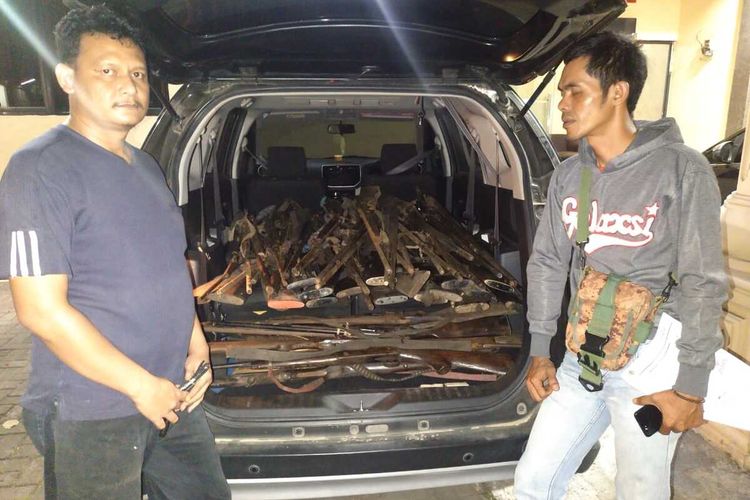 Ratusan senjata api jenis bedil locok diamankan Polda Banten dari warga sekitar Taman Nasional Ujung Kulon, Pandeglang beberapa waktu lalu.