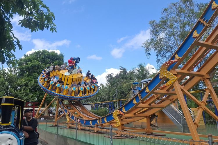Wahana di Blitar Park, wisata yang pas untuk keluarga.