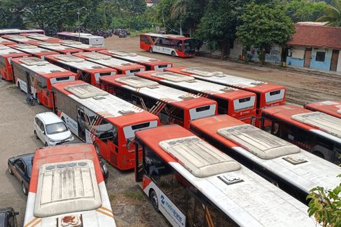417 Bus Transjakarta yang Hendak 
