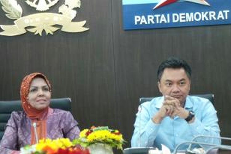 Ketua Fraksi Partai Demokrat bersama kandidat Konvensi Capres Demokrat Dino Patti Djalal, Senin (3/2/2014), di Gedung DPR, Jakarta.