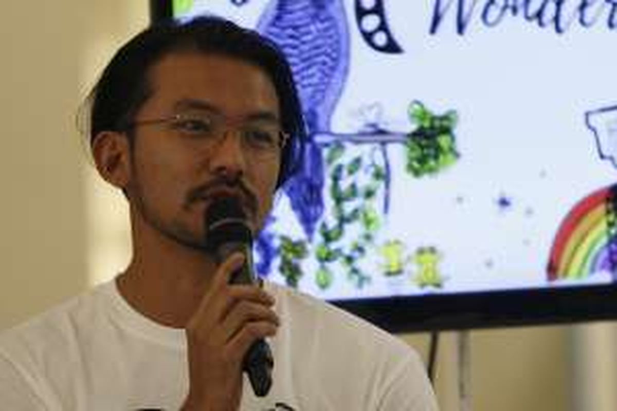 Rio Dewanto selaku produser film Wonderful Life saat konferensi pers di Mal Kota Kasablanka, Jakarta, Selasa (17/5/2016). Wonderful Life adalah film keluarga yang diangkat dari novel berdasarkan kisah nyata karya Amalia Prabowo.