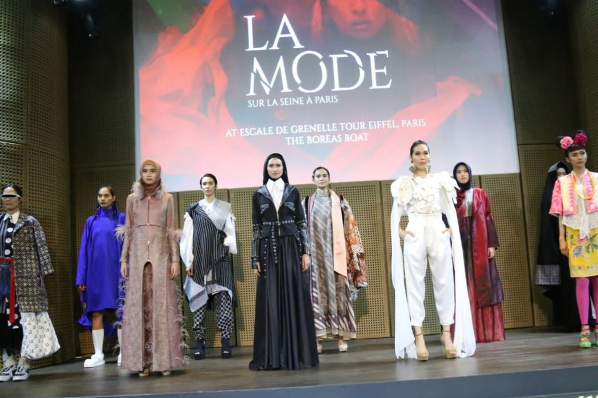 Sebanyak 10 desain baju karya dua orang siswa BBPLK Semarang akan ditampilkan dalam ajang La Mode Sur La Seina a Paris, di Paris, Perancis, Minggu (29/9/2019).