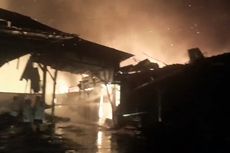 Pabrik Rotan di Cirebon Terbakar Hebat, Terlihat Kepulan Asap Membubung Tinggi