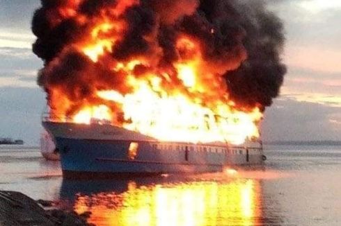 KM Fajar Baru 8 Terbakar Saat Bersandar di Pelabuhan Rakyat Sorong, Korban Jiwa Nihil