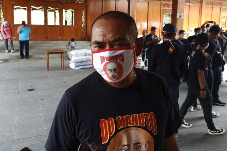 Mantan Anggota Komite Normalisasi PSSI yang juga <a href='https://pontianak.tribunnews.com/tag/wali-kota-solo' title='Wali Kota Solo'>Wali Kota Solo</a>, <a href='https://pontianak.tribunnews.com/tag/fx-hadi-rudyatmo' title='FX Hadi Rudyatmo'>FX Hadi Rudyatmo</a> di Solo, Jawa Tengah, Sabtu (18/4/2020).