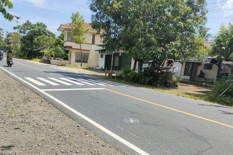 TKP bocah kembar tertabrak rombongan moge di Jalan Raya Kalipucang-Pangandaran, Minggu (13/3/2022) siang. 