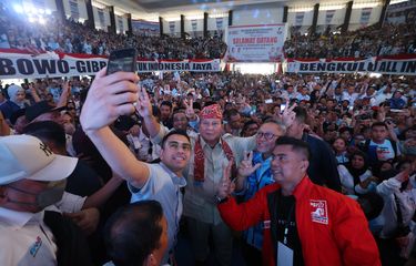 Capres nomor urut dua, Prabowo Subianto dalam acara Konsolidasi Relawan Prabowo-Gibran Provinsi Bengkulu di Balai Buntar, Bengkulu, Kamis (11/1/2024).