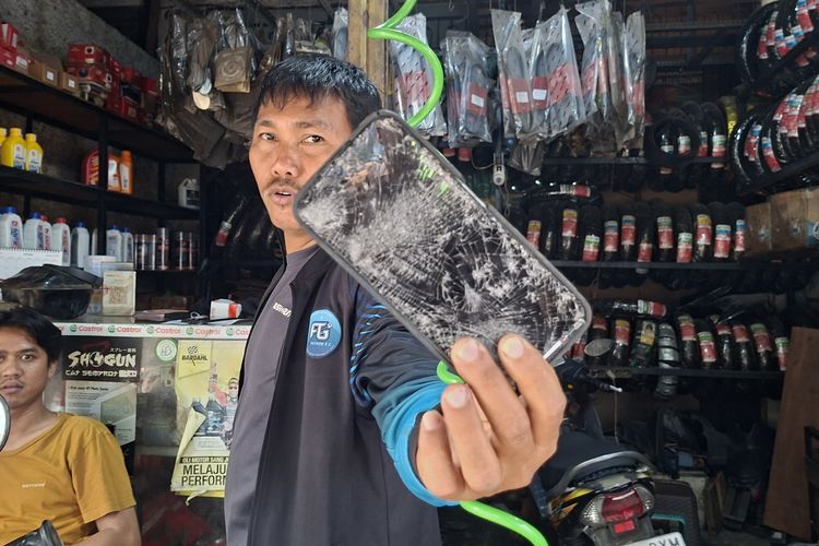 Ojol Kecelakaan Saat Lewat Genangan 