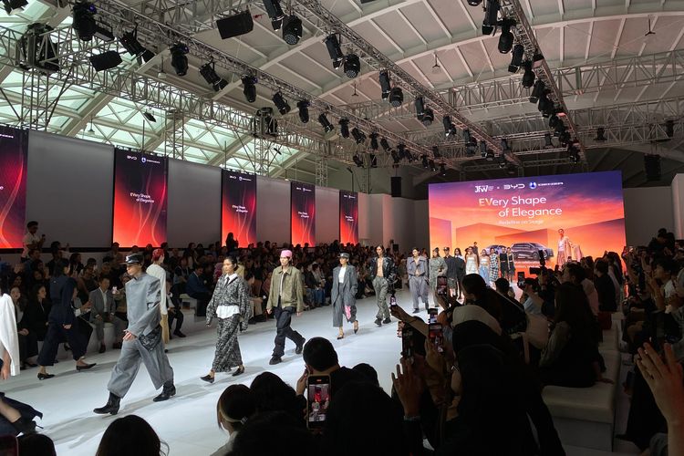 Denza di ajang Jakarta Fashion Week 2026 Kompas.com/Nanda