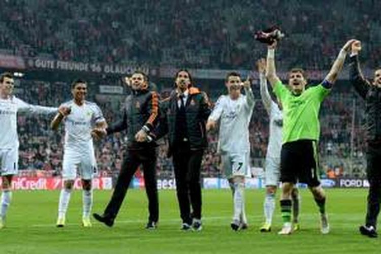 Para pemain Real Madrid melakukan selebrasi setelah menang 4-0 atas Bayern Muenchen pada leg kedua semifinal Liga Champions di Allianz Arena, Selasa (29/4/2014), sehingga Madrid lolos ke final dengan agregat 5-0.