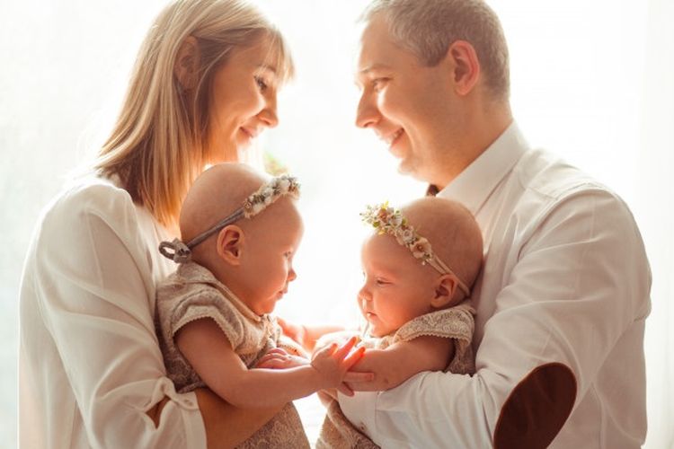 Ilustrasi cara mendapatkan anak kembar, cara program hamil anak kembar