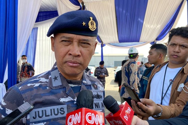 Kepala Dinas Penerangan Angkatan Laut (Kadispenal) Laksma Julius Widjojono saat ditemui di Tanjung Priok, Jakarta Utara, pada Selasa (7/3/2023).