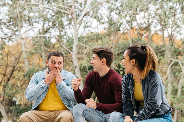 Dari Gemini hingga Leo, ini 5 zodiak yang paling mudah bergaul dan cepat akrab dengan orang baru.