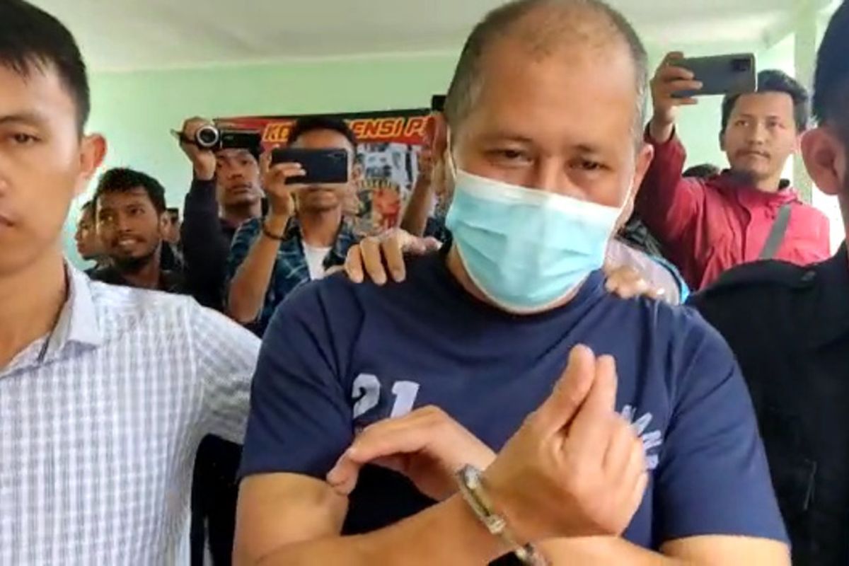 Kepala Satuan Reserse Kriminal (Kasatreskrim) Polresta Bandung Kompol Oliestha Ageng Wicaksana mengatakan, pelaku pengintip celana dalam wanita, AM (51) yang sudah ditangkap beberapa waktu lalu, tidak mengalami gangguan kejiwaan.