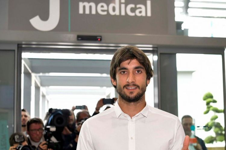 Mattia Perin tiba di klinik J Medical, Turin, untuk menjalani tes medis pada Jumat (8/6/2018) sebelum resmi berseragam Juventus.