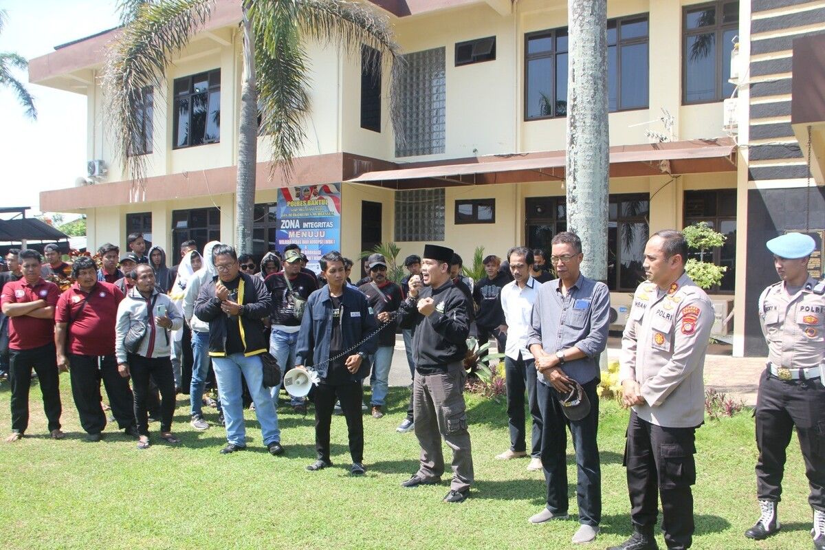 Anggota PSHT saat ditemui Kapolres Bantul AKBP Ihsan di Mapolres Bantul. Senin (29/5/2023)