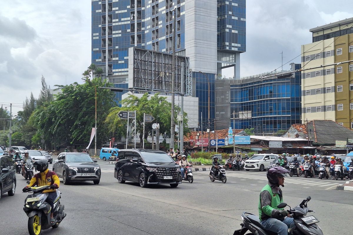 Hari Pertama Tilang Manual Disetop, Ada 228 Pelanggaran di Simpang Slipi dalam Sejam