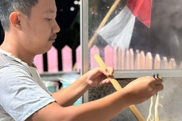 Dari Motor Hilang hingga Bantuan Jokowi, Kisah Dwi Kembangkan Bakso Presiden di Purworejo