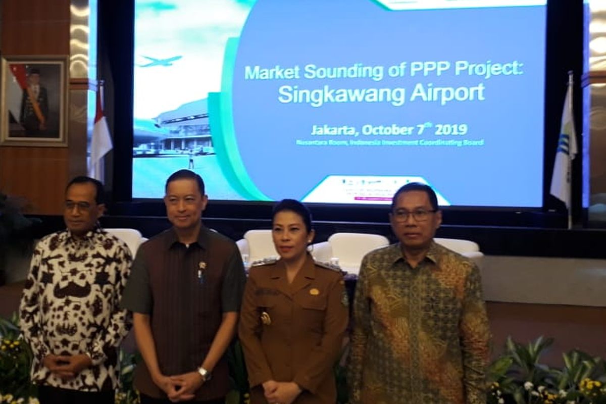 Kepala BKPM Thomas Lembong bersama Menteri Perhubungan Budi Karya Sumadi di Jakarta, Senin (7/10/2019).