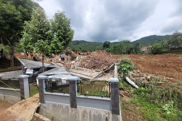 Cerita Detik-detik Tanah Longsor di Cibeunying, Timbun Belasan Rumah dan 21 Warga Hilang