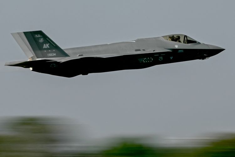 Pesawat jet tempur F-35.