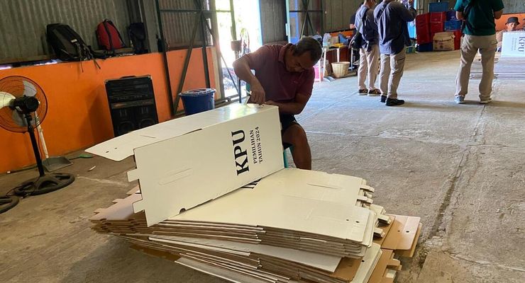 KPU Ponorogo Mulai Rakit Kotak Suara Pilkada 2024