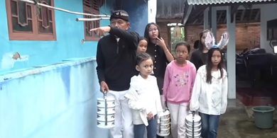 Saat Dedi Mulyadi Jaga Tradisi Tukar Rantang Jelang Lebaran yang Kian Langka