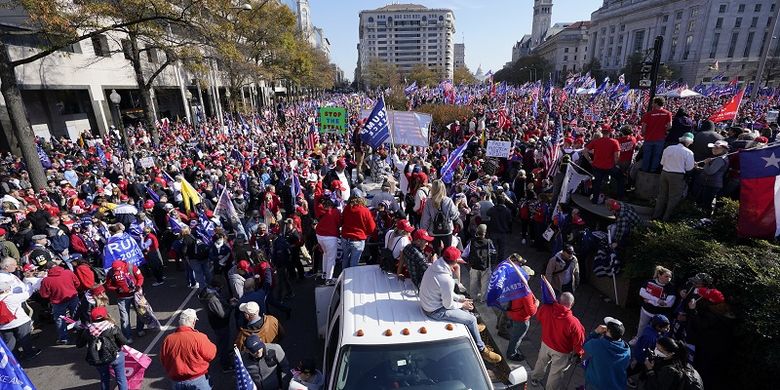 Thousands of Trump Supporters Demonstrated, Insisting the President was ‘Cheated’