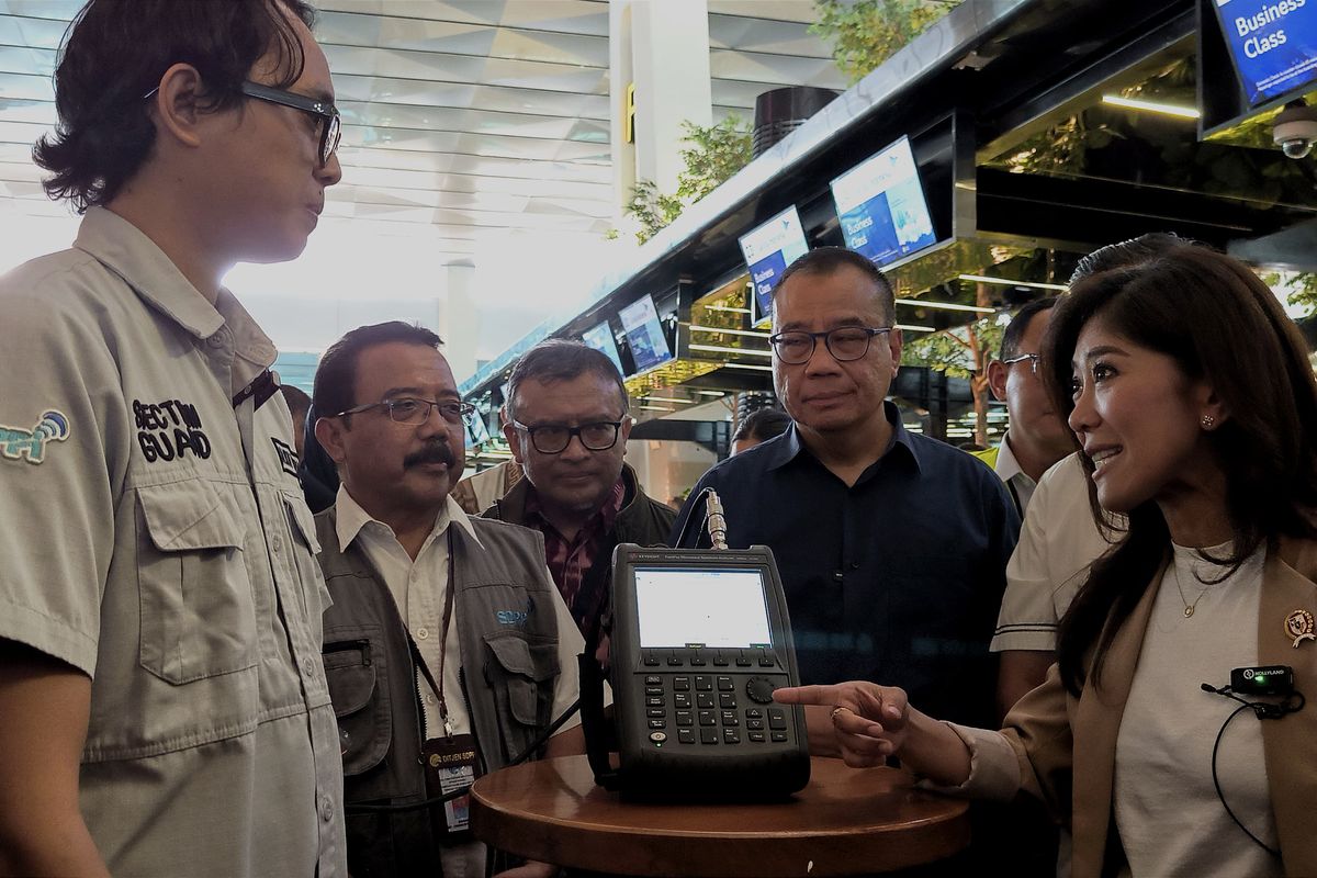 Libur Natal, Menkomdigi Tinjau Sarana dan Prasarana Komunikasi di Bandara Soekarno-Hatta