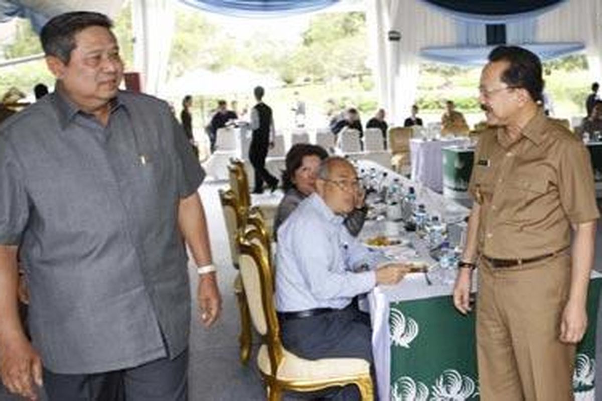 Presiden Susilo Bambang Yudhoyono, Rabu (2/2/2010) pagi, membuka rapat kerja dengan para menteri Kabinet Indonesia Bersatu (KIB) dan gubernur se-Indonesia, di Istana Cipanas, Cianjur, Jawa Barat. 