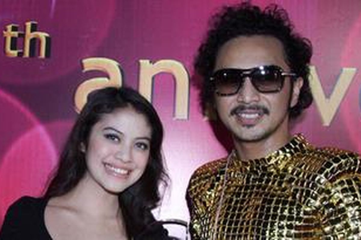Vokalis grup band Nidji, Giring bersama sang pacar Cynthia Riza 