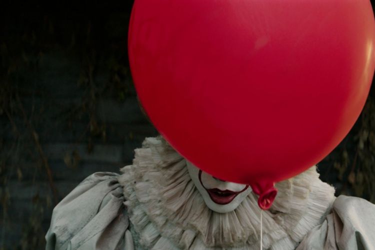 Badut Pennywise di film It yang akan tayang pada akhir 2017.