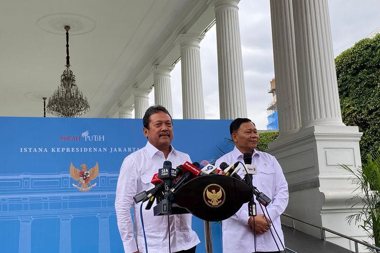 Menteri Kelautan dan Perikanan (KP) Sakti Wahyu Trenggono usai menemui Presiden Prabowo Subianto di Kompleks Istana Kepresidenan, Jakarta Pusat, Senin (20/1/2025). 