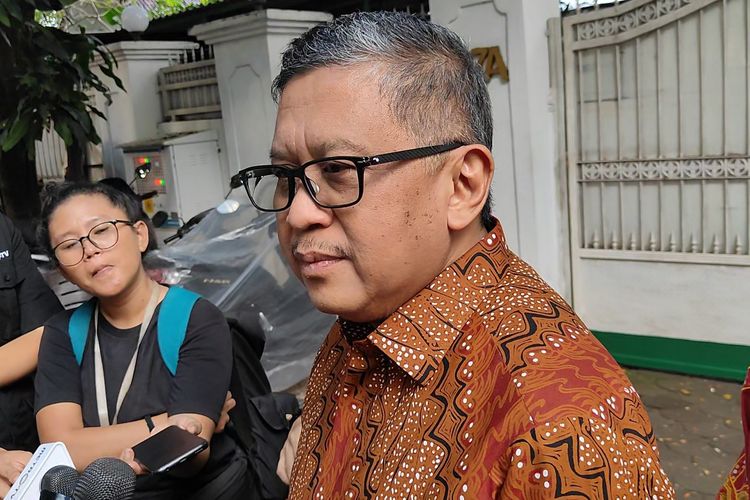 Sekretaris Jenderal PDI-P Hasto Kristiyanto ditemui di kediaman Megawati Soekarnoputri, Jalan Teuku Umar, Jakarta Pusat, Rabu (10/4/2024) sore.
