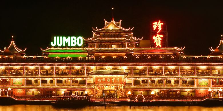 Ilustrasi Jumbo Floating Restaurant di Hong Kong.