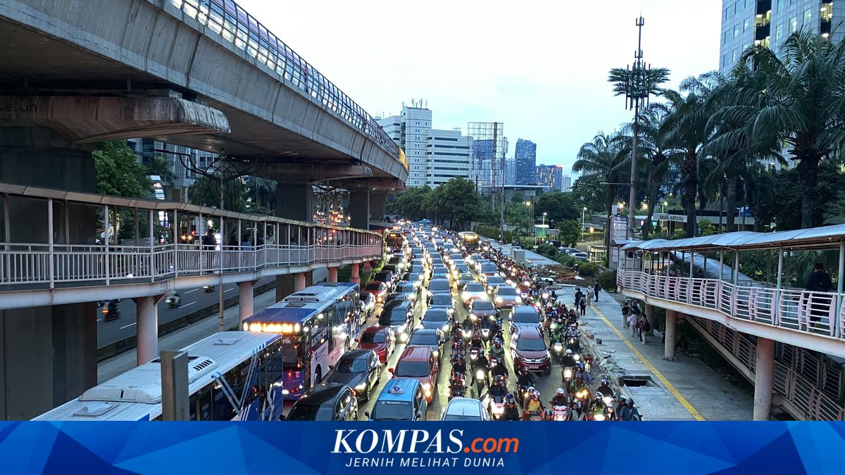 Dilema Komuter Jakarta: Lebih Rela Terjebak Macet daripada Harus Transit Berkali-kali